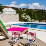Ana With Private Pool Apartamento