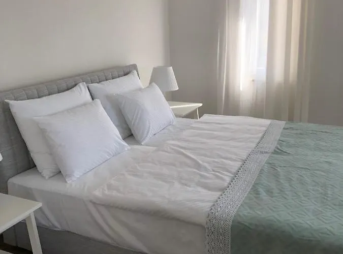 Ana With Private Pool Apartament Otok (Split-Dalmatia)