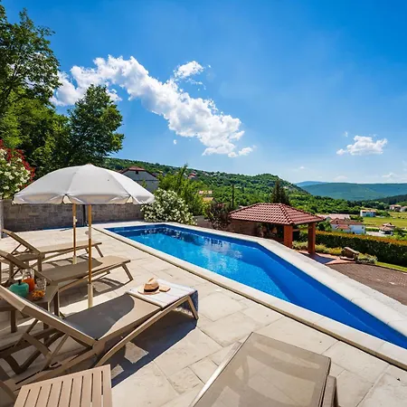 Ana With Private Pool Апартаменти Otok (Split-Dalmatia)