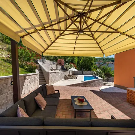 Apartament Ana With Private Pool Otok (Split-Dalmatia)