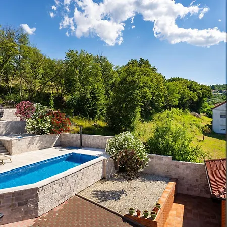 Апартаменти Ana With Private Pool Otok (Split-Dalmatia)